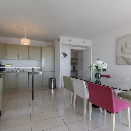 Bristol Park Apartment *