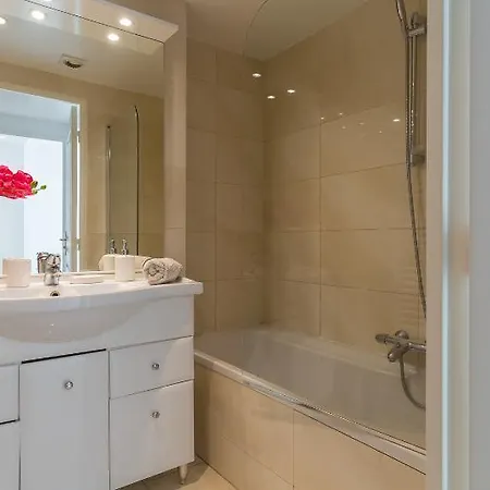 Bristol Park Apartment Cannes