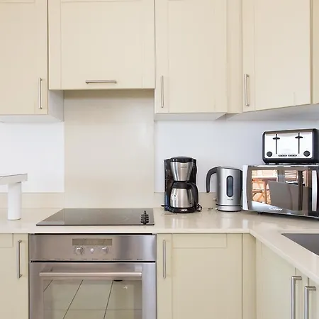 Bristol Park Apartment